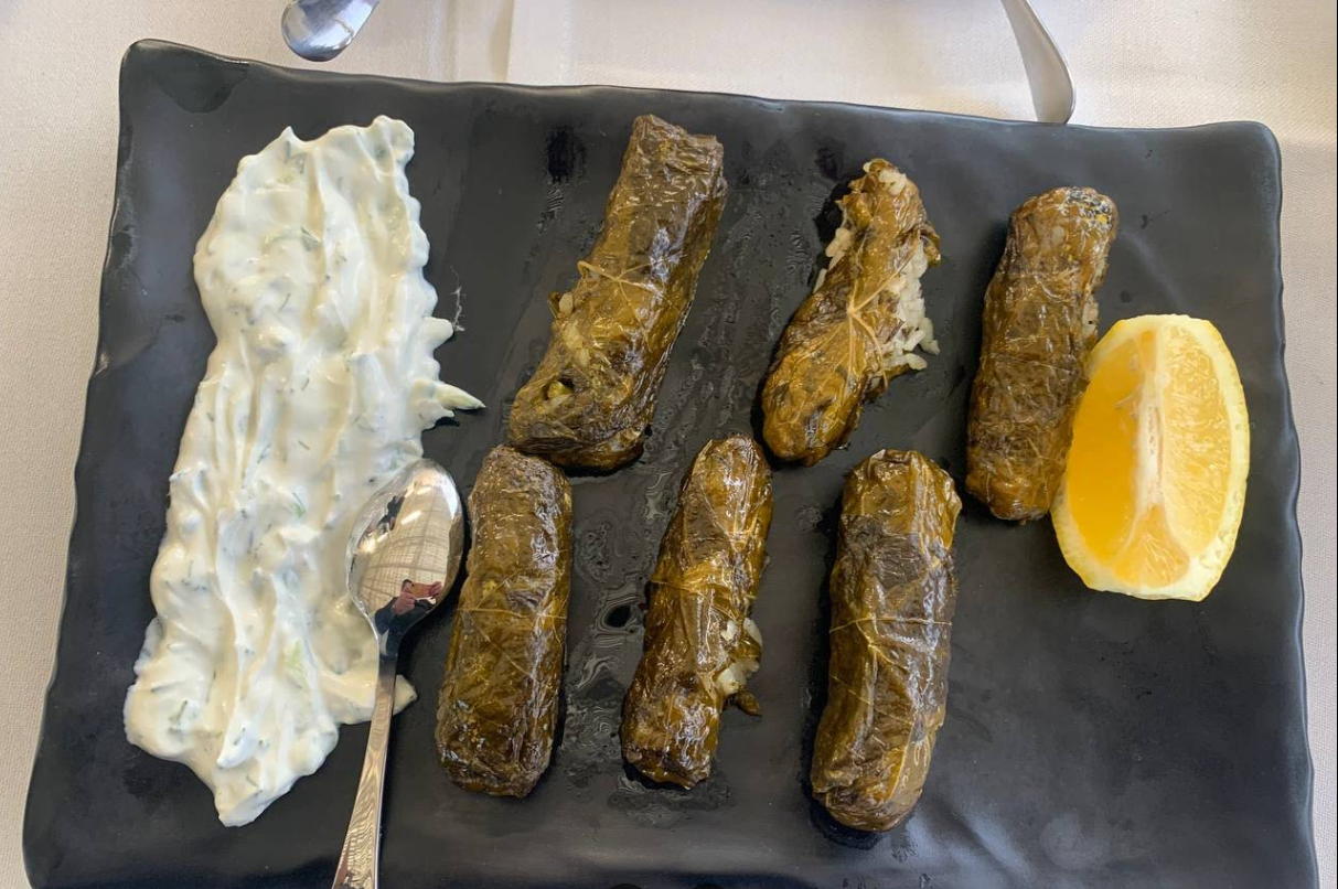 Ντολμαδάκια χειροποίητα — Armellada Taverna